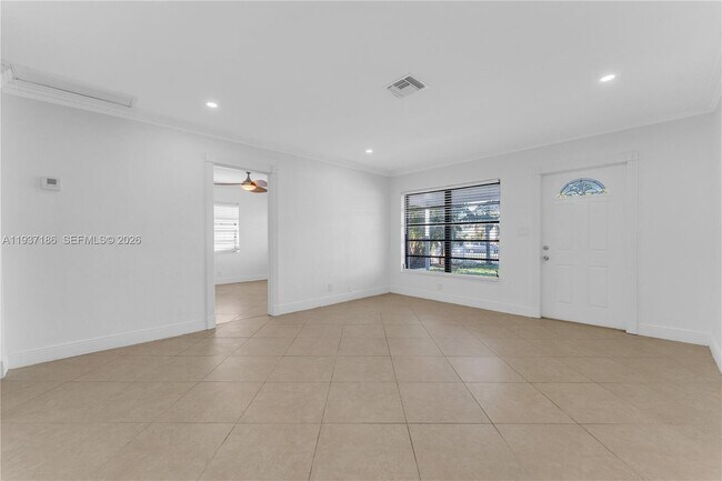 Building Photo - 5208 NE 5th Ave