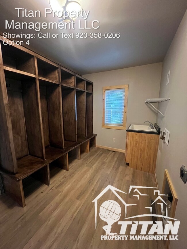 Building Photo - 387 13th Dr