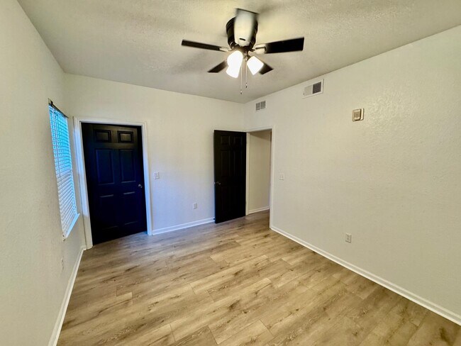 Building Photo - 2801 Chancellorsville Dr