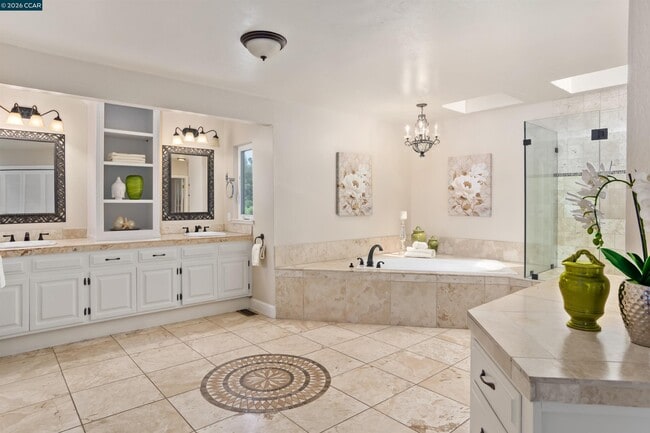 Building Photo - 2324 Saddleback Dr