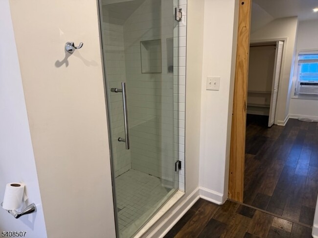 Building Photo - 11 Pine St