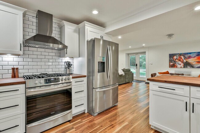 Building Photo - 410 Thornton Ln