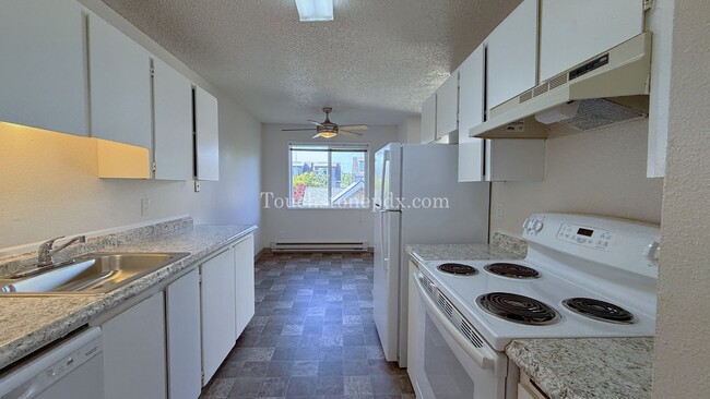Building Photo - Charming 1-Bedroom Apartment in the Heart ...