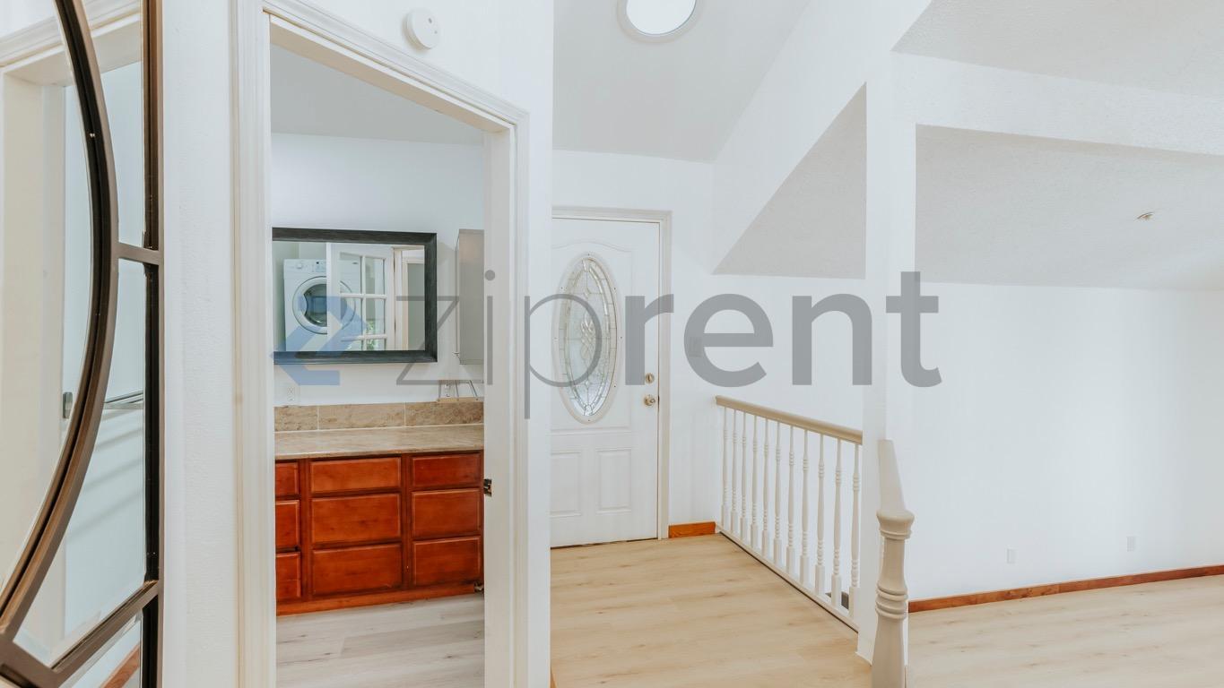 Building Photo - Unit single home