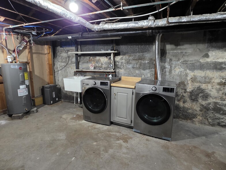 Building Photo - 33 Lodge St