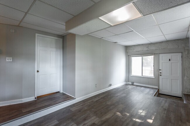 Building Photo - 321-325 Pine Ridge Road