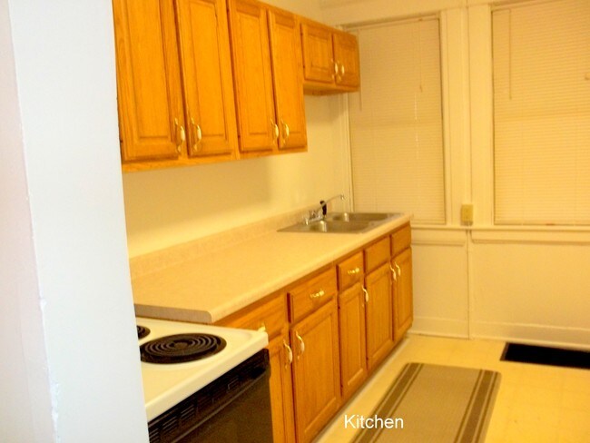 Building Photo - 411 W Dutton St