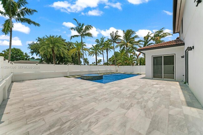 Building Photo - 3040 SW 44th Ct