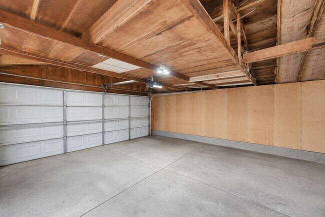 Building Photo - 6452 S Knox Ave