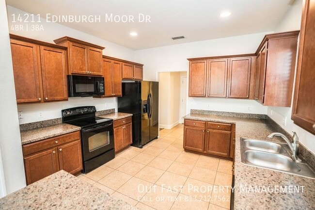 Building Photo - Spacious and Modern 4-Bedroom Home with a ...