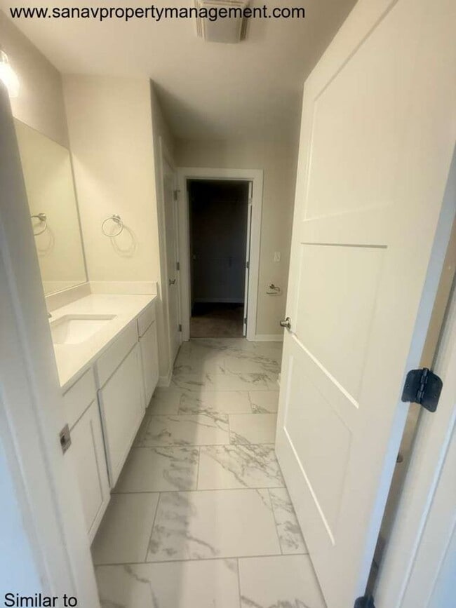 Building Photo - Spacious Ranch-Style Home in Waukee – Move-In Ready!