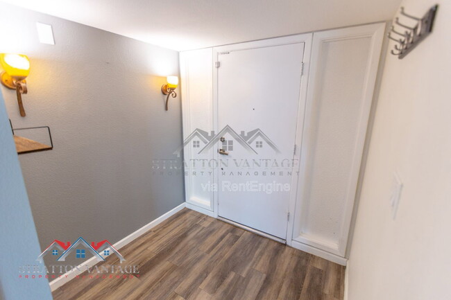 Building Photo - 2224 W Emelita Ave