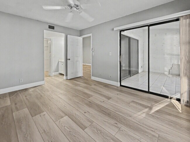 Building Photo - 330 Palmwood Pl