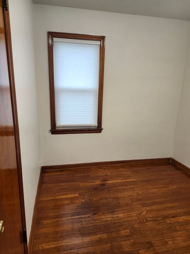 Building Photo - Single family home in great neighborhood!