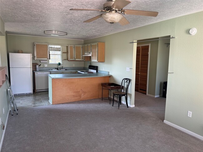 Building Photo - 3934 Fernwood Dr