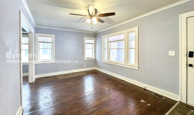 Building Photo - 2215 E Gregory Blvd