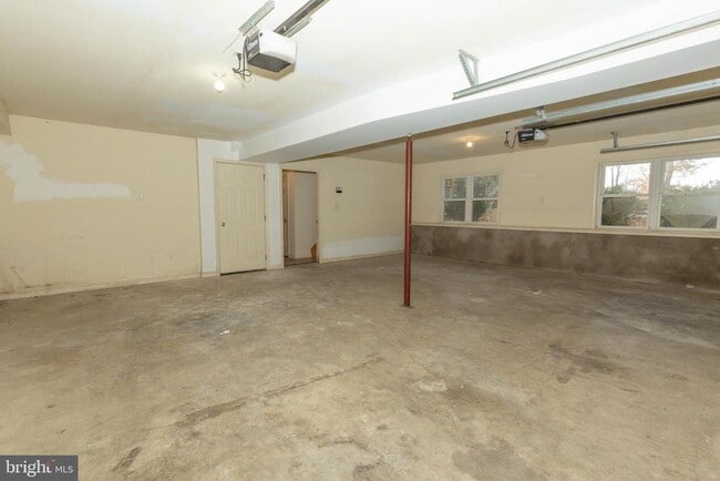 Building Photo - 3311 Mission Rd