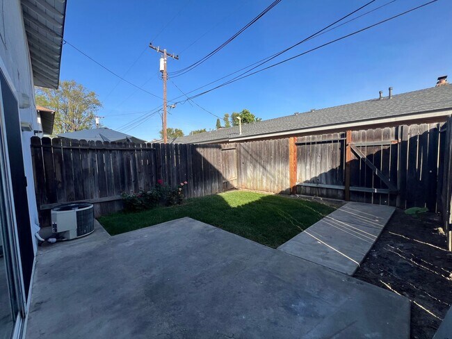 Building Photo - 14542 Carfax Dr