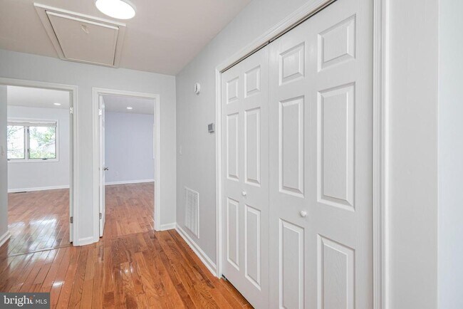 Building Photo - 7 Exeter Ct