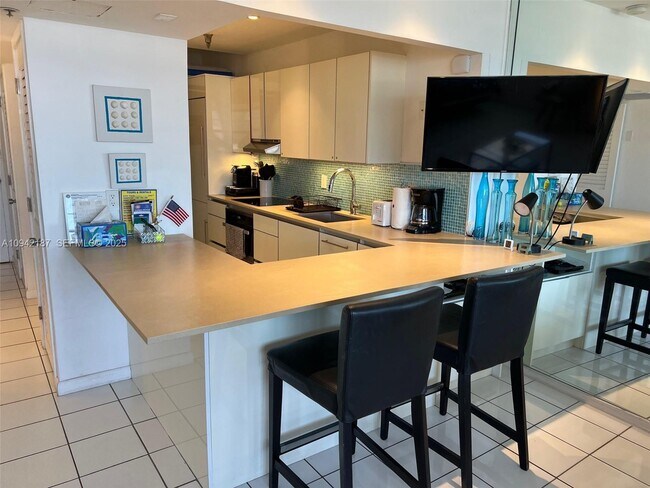 Building Photo - 100 Lincoln Rd