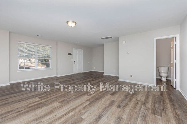 Building Photo - 621 Cherry St