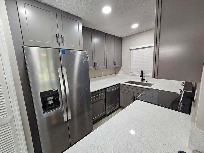 Building Photo - 1301 NW 12th Ave