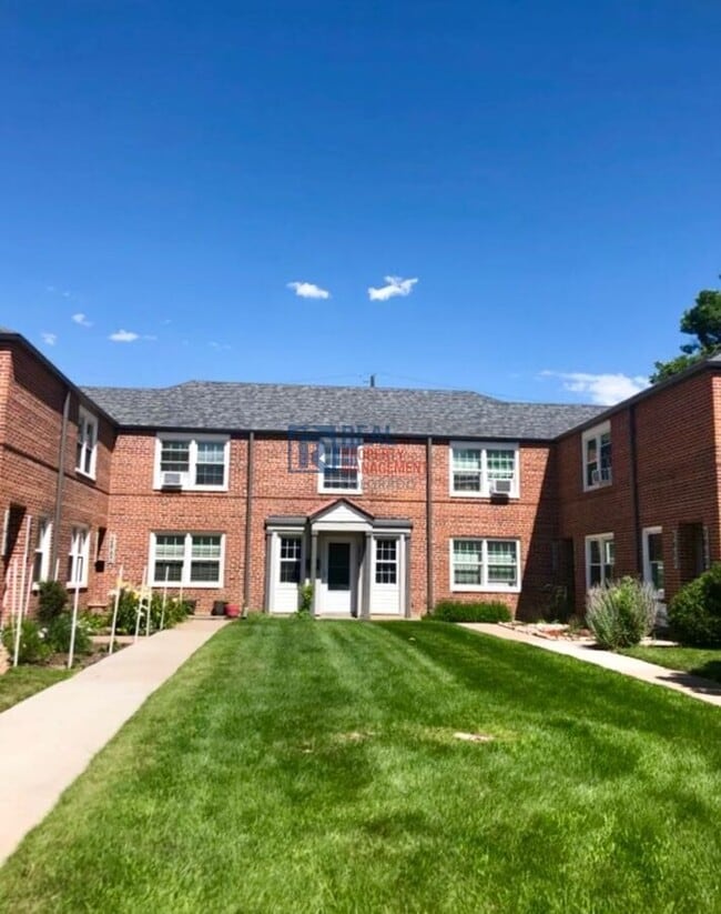 Primary Photo - 2858 Jasmine St