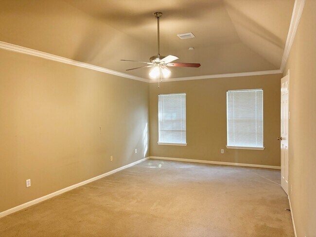 Building Photo - 4623 Meadow Green Dr