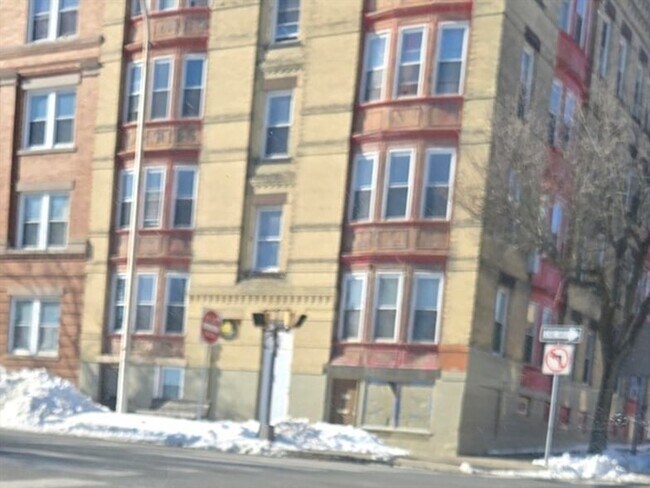 Building Photo - 801.5 High St