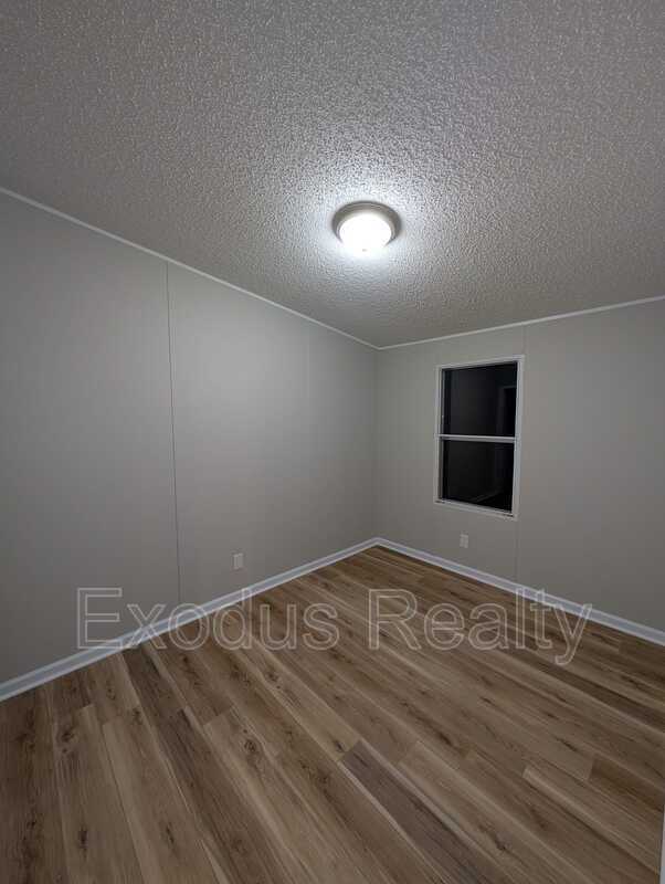 Building Photo - 715 Deer View