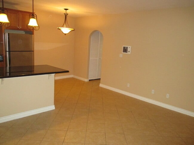 Building Photo - TEMECULA ST- BEAUTIFUL CONDO W/ VIEWS, IN-UNIT W/D, TILE FLOORING