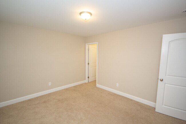 Building Photo - Spacious Full Brick in Athens City Limits!...
