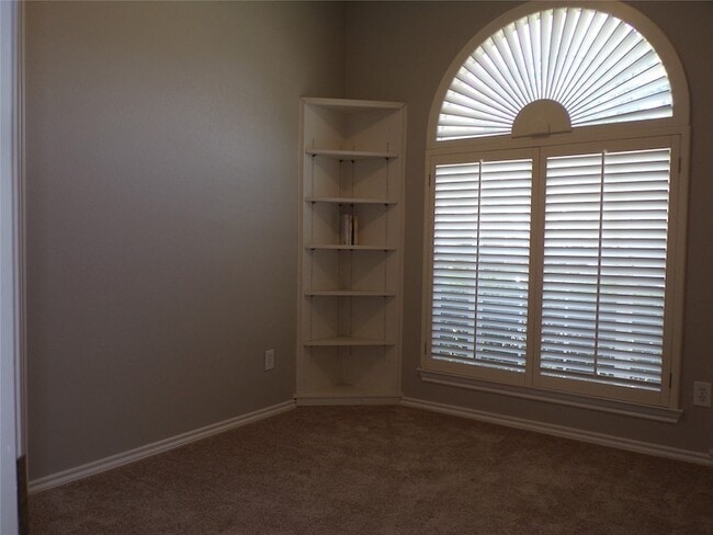 Building Photo - 4804 Holly Berry Dr