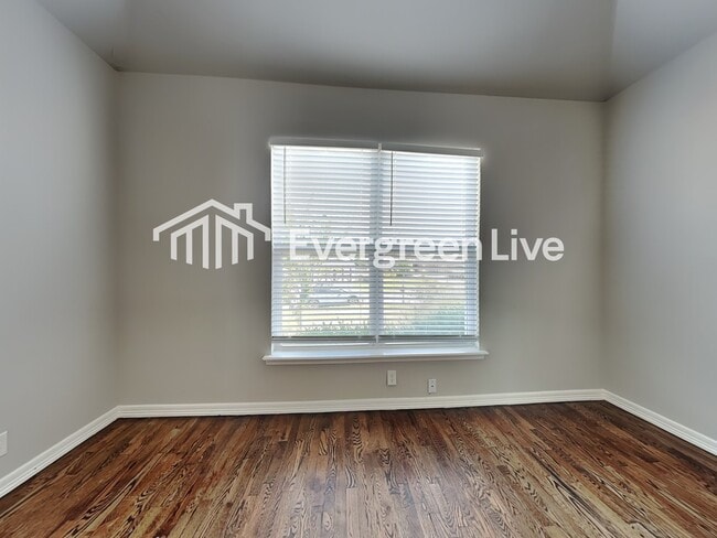 Building Photo - 2114 E 132nd St S