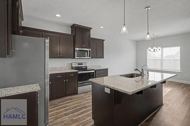 Building Photo - 20 Fuller Wy NE