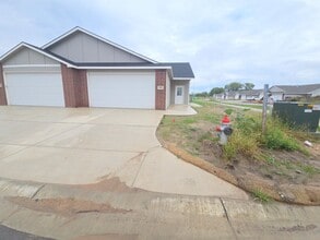 Building Photo - 3803/05 Bluelake