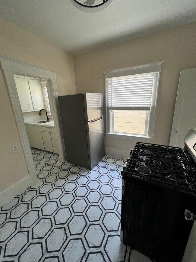 Building Photo - 9 Monte Vista Ave