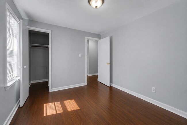Building Photo - 15712 Vaughan St