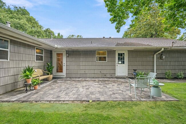 Building Photo - 4614 Hummingbird St