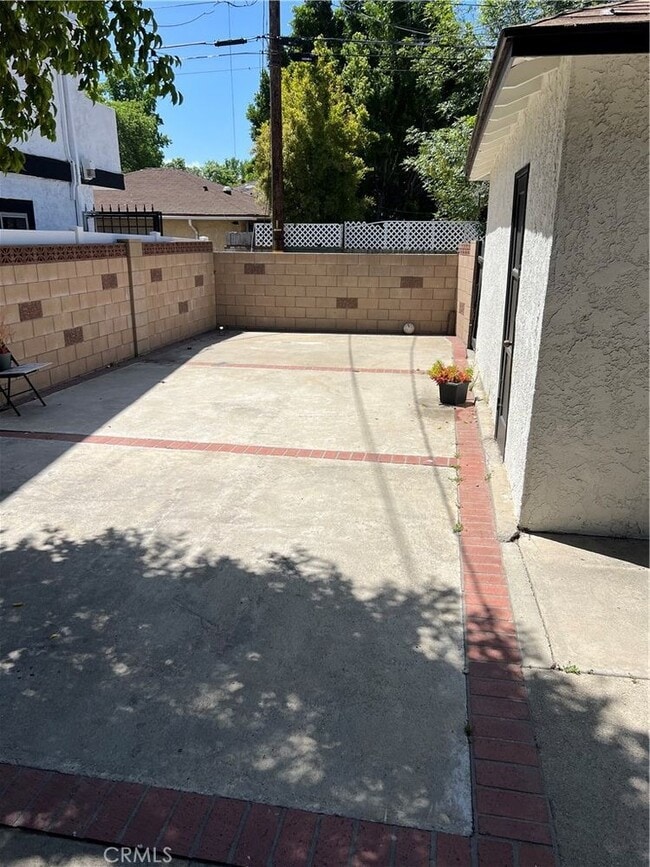 Building Photo - 12660 Oxnard St