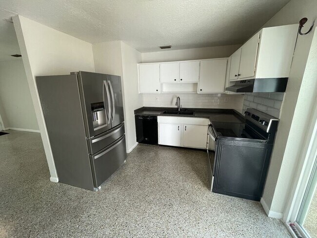 Building Photo - 7008 Aspen Ave