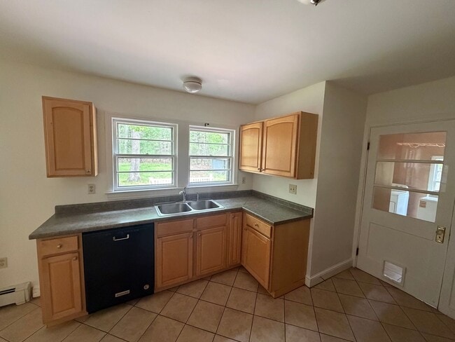 Building Photo - 3BD/1BA Single Family Home in Westbrook - Available Now