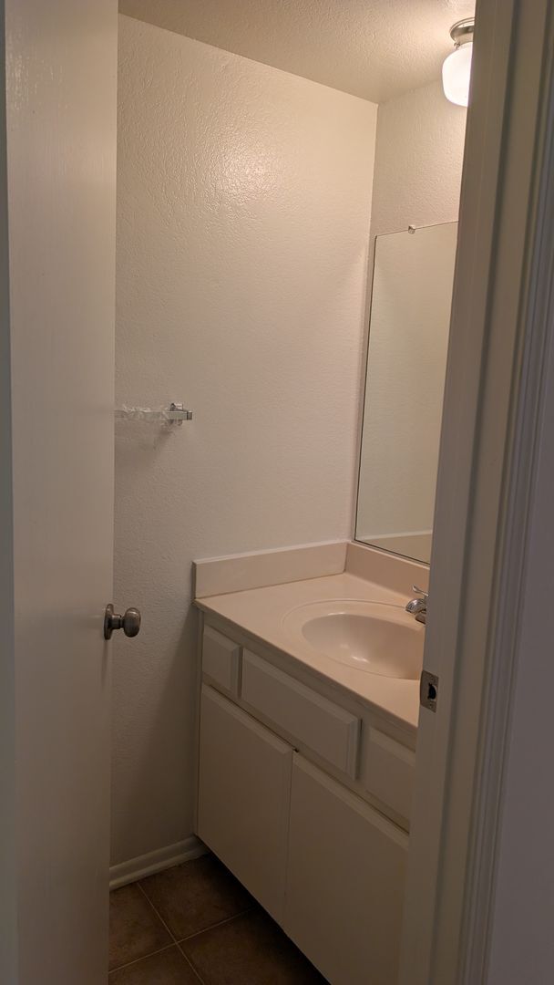 Building Photo - Cozy 3 bedroom Condo in the most demanded Alhambra neighborhood next to Costco