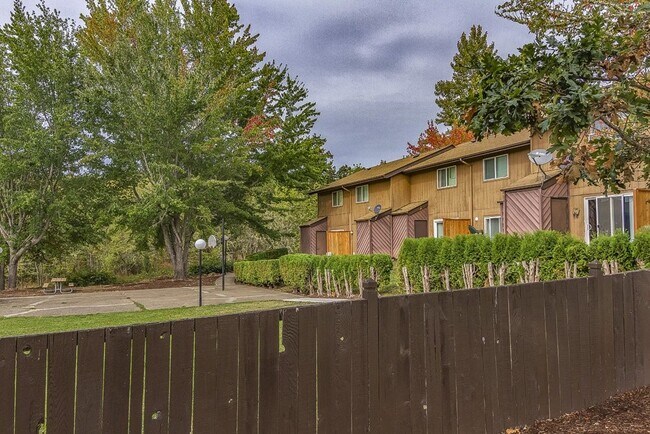 Building Photo - 501 N Moss St