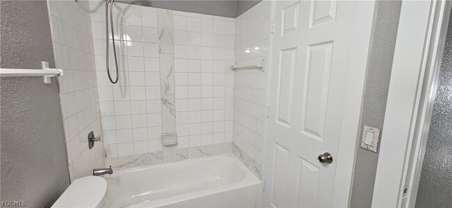 Building Photo - 606 SE 13th Ct