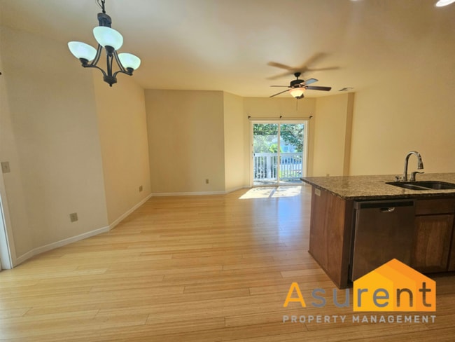 Building Photo - Adorable Jacksonville Duplex Available Now!
