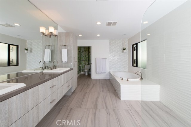 Building Photo - 2305 Temple Hills Dr