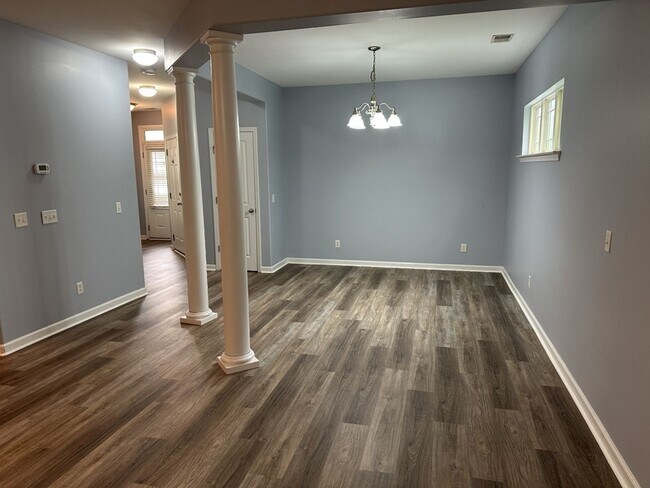 Building Photo - 250 Summer Hill Way