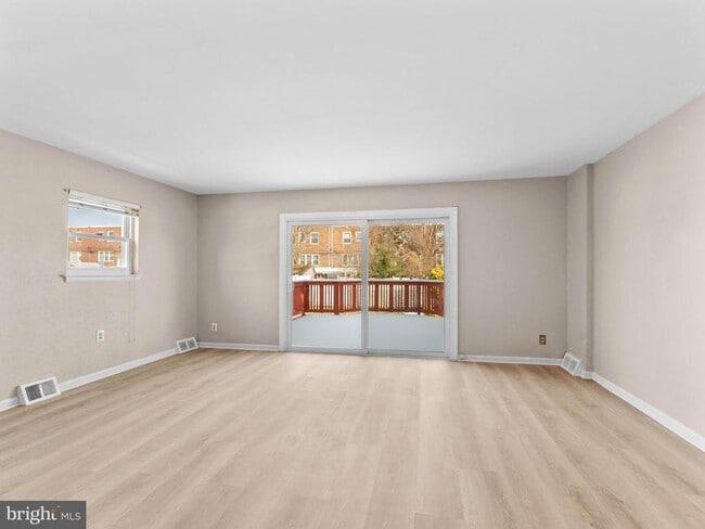 Building Photo - 3321 Fairdale Rd