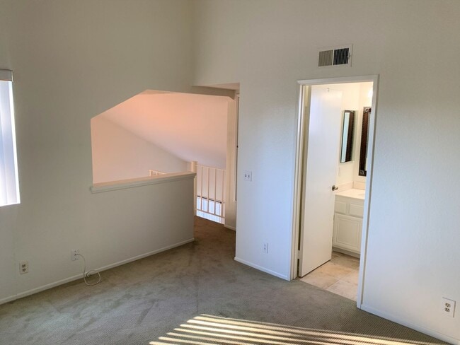 Building Photo - Amazing condo located in desirable Aliso Viejo!